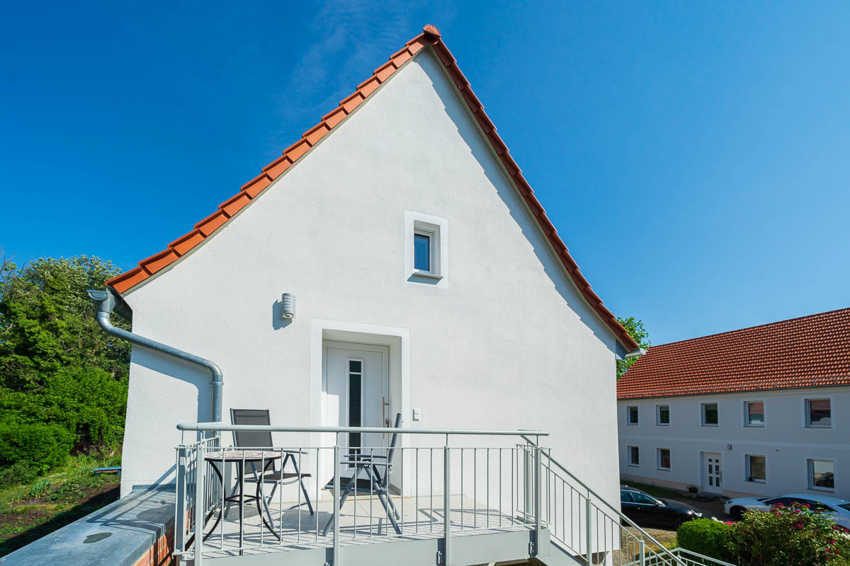 (6) Eine Treppe hoch  Wohnungseingang Südseite.jpg