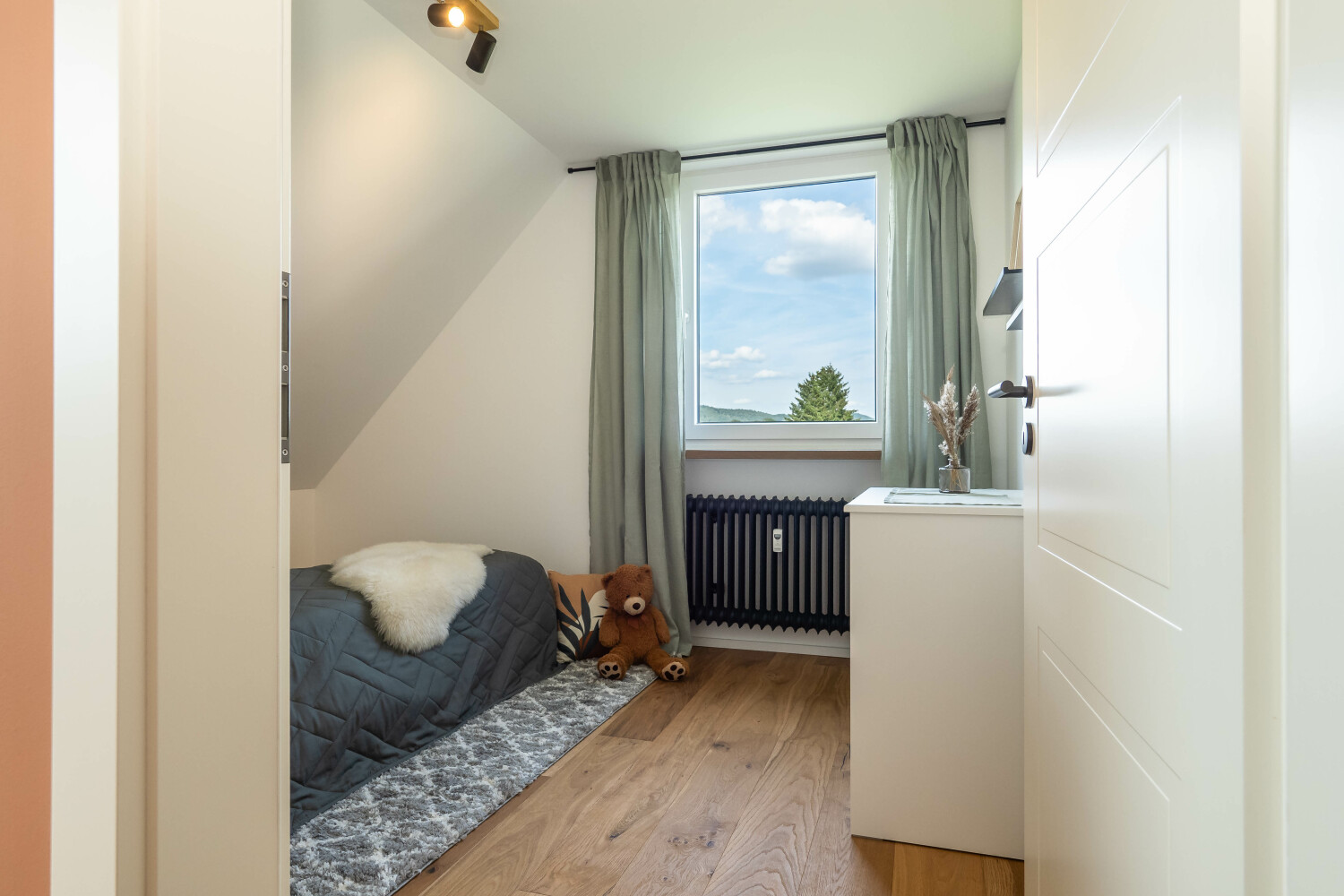 Schlafzimmer 3 (3).jpg