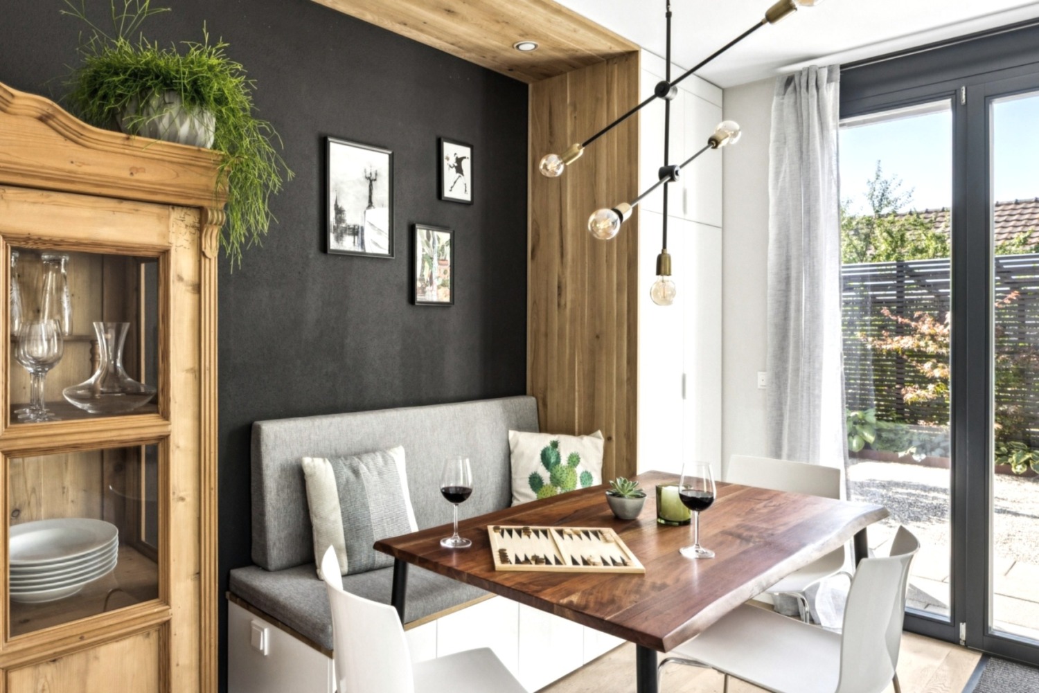 backbone_Wohnzimmer Esstisch1_hell.JPG