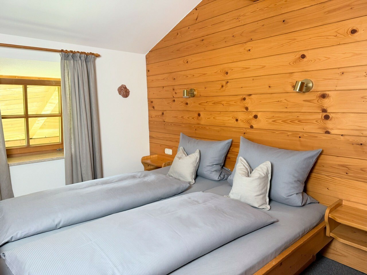 Gästehaus Hausenbauer Kaiserblick Schlafzimmer 2.jpg