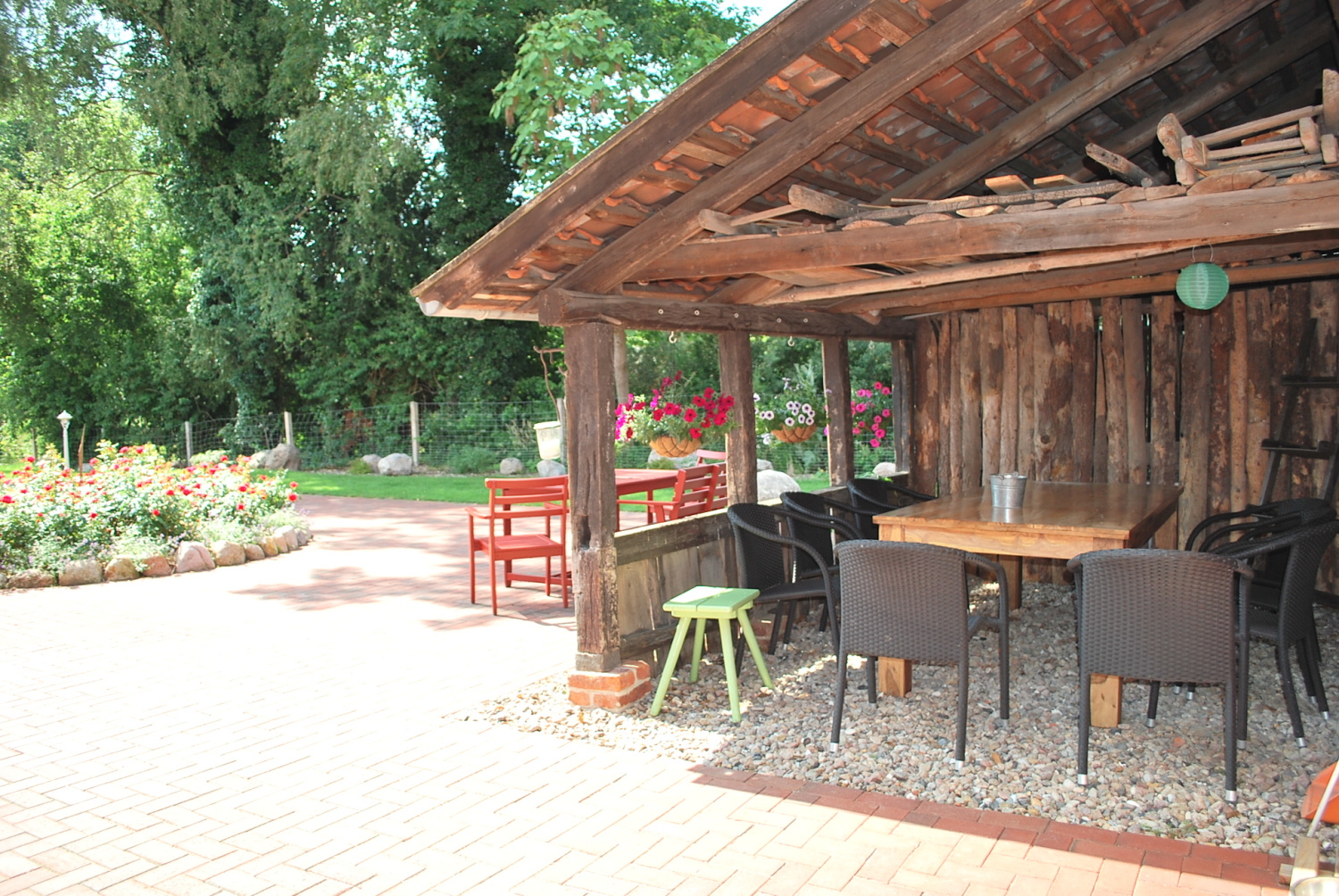 Sitzplatz Scheune.jpg