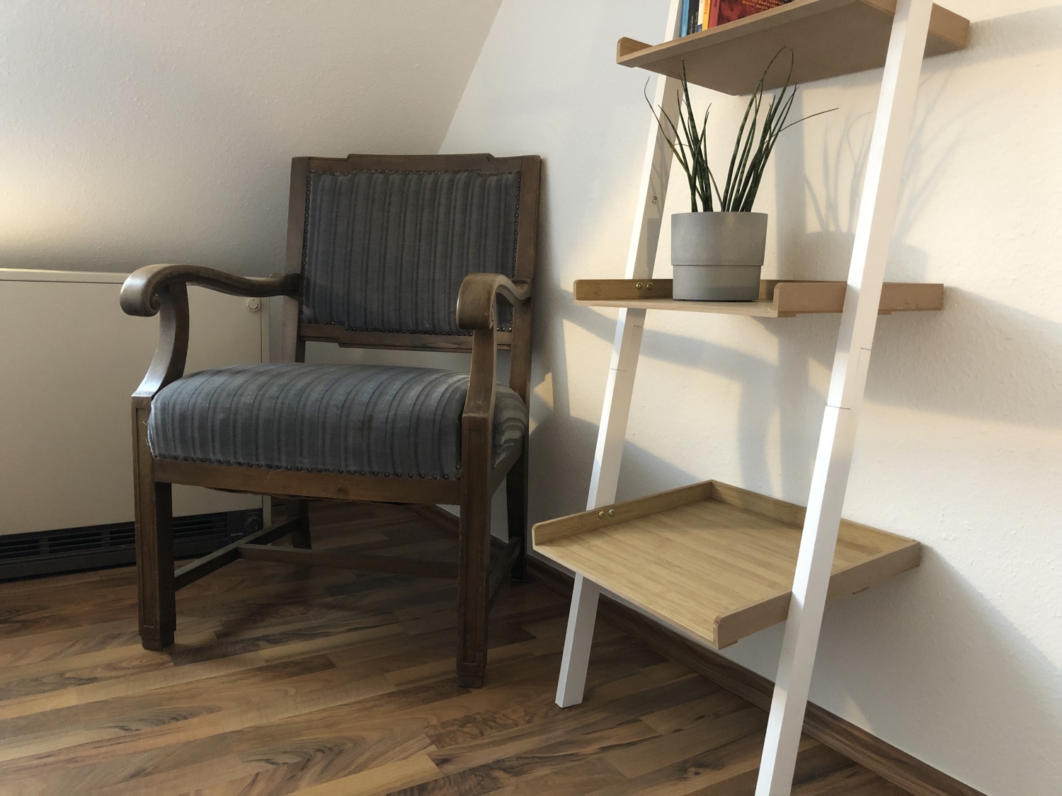Sessel_Regal_Deko.jpg
