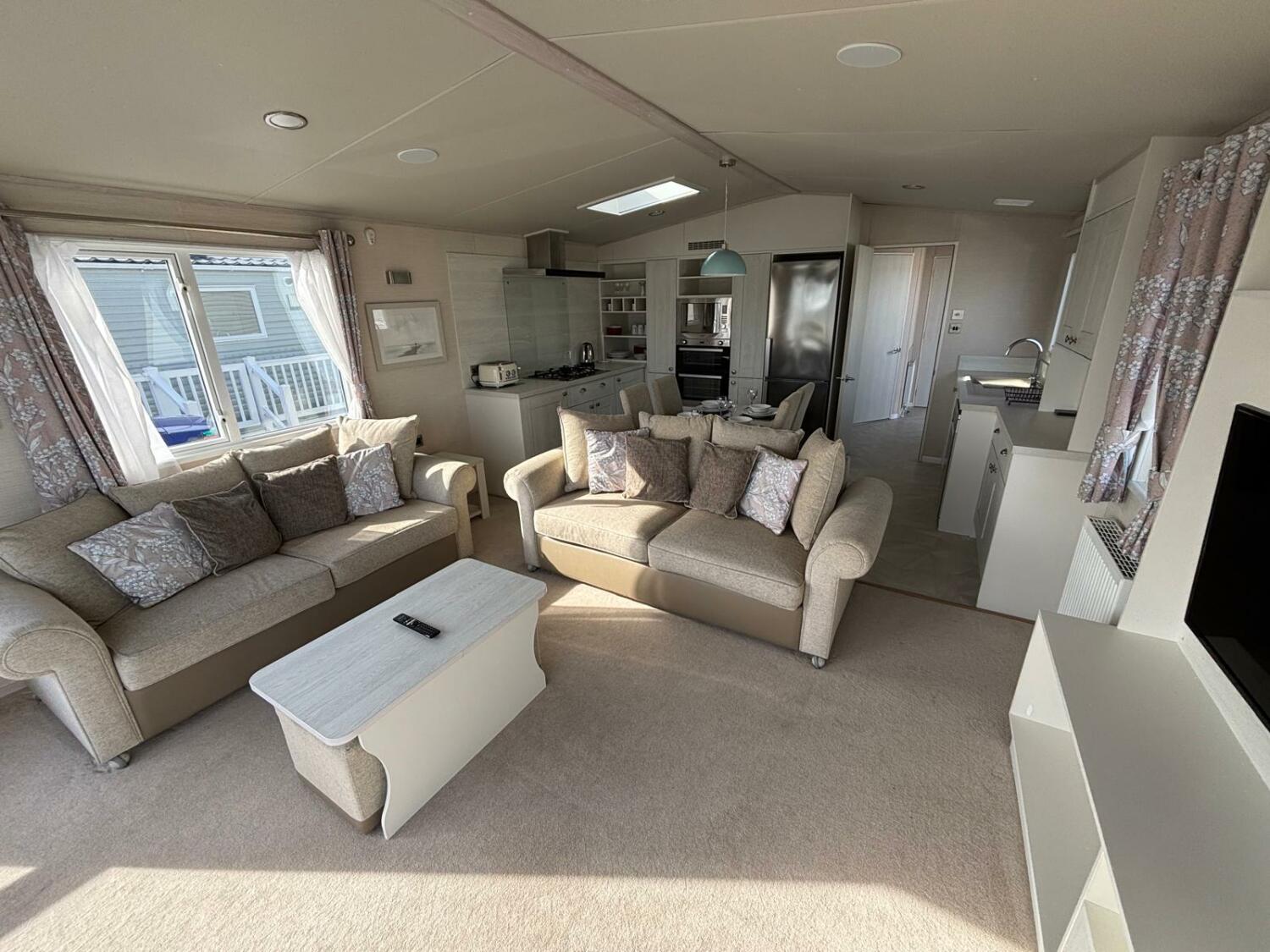 WhatsApp Image 2025-03-01 at 11.53.03_6bd035ef.jpg