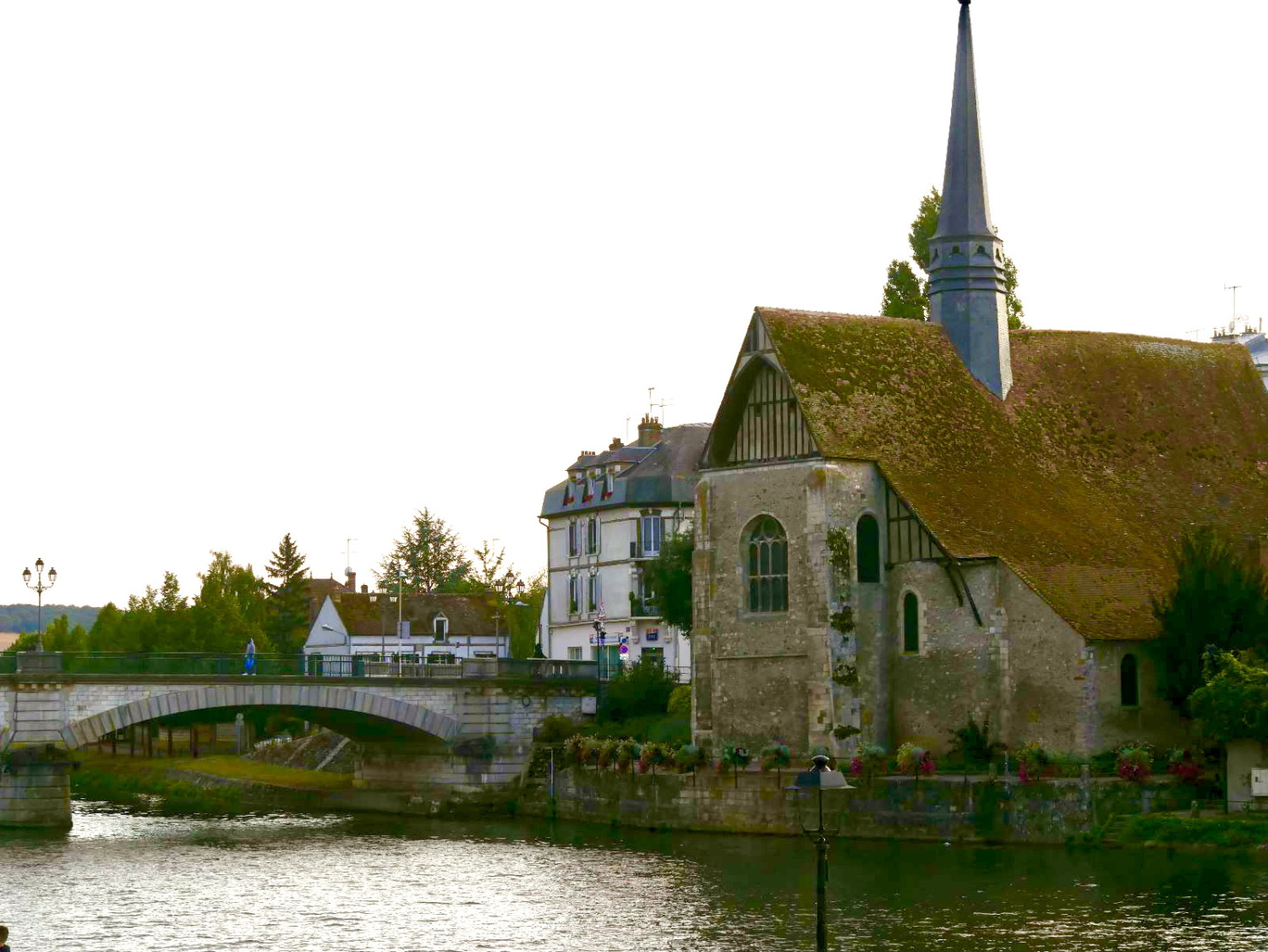 WhatsApp Image 2023-03-30 at 10.48.16 (1) copie.jpeg