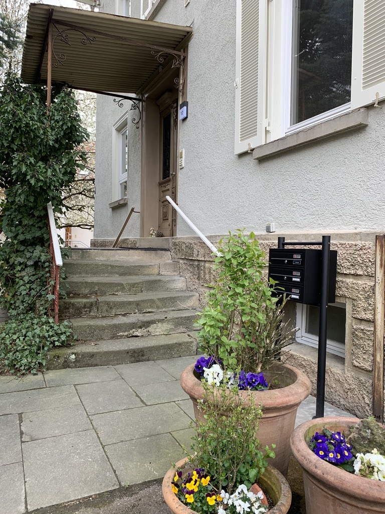apartment_ferienwohnung_metzingen_gross__annemarie_hauseingang.jpg
