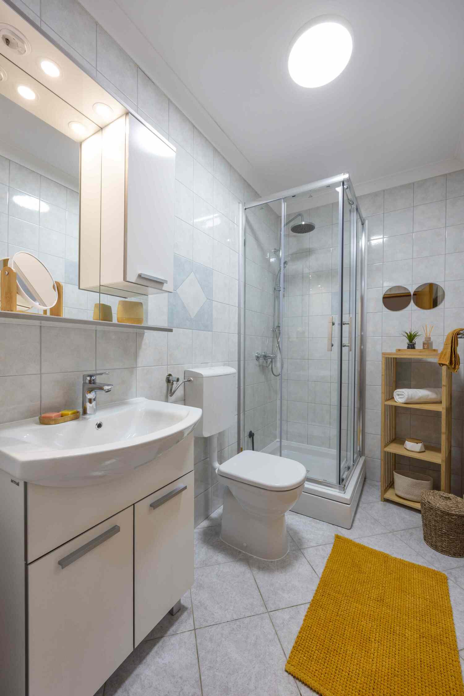 2_a22_bathroom4 - tiny800kb.jpg