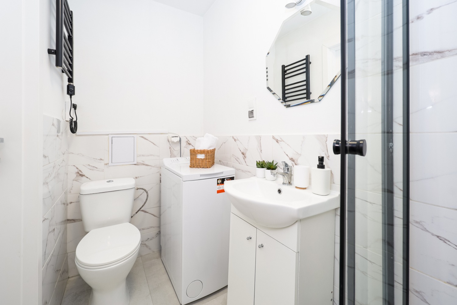 łazienka z prysznicem mieszkanie na wynajem Łódź centrum.jpg