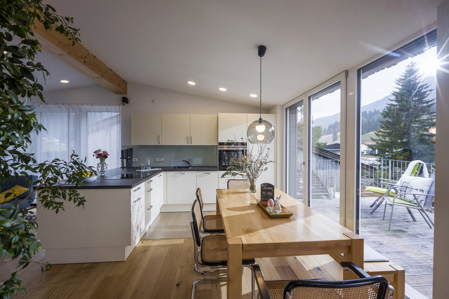 Haus_Haag_Achenkirch_470i_Esstisch.jpg