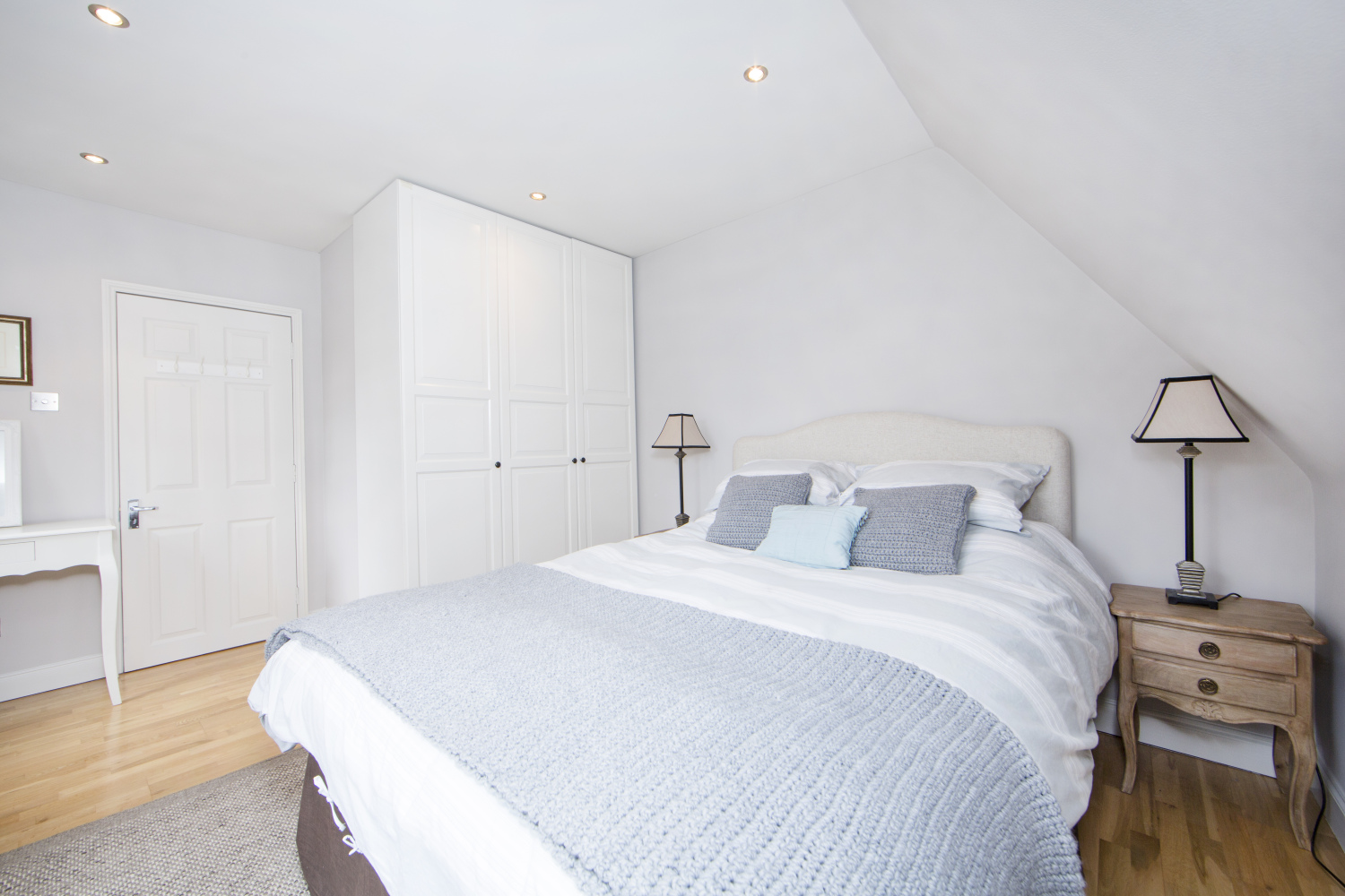 Bedroom (5).jpg
