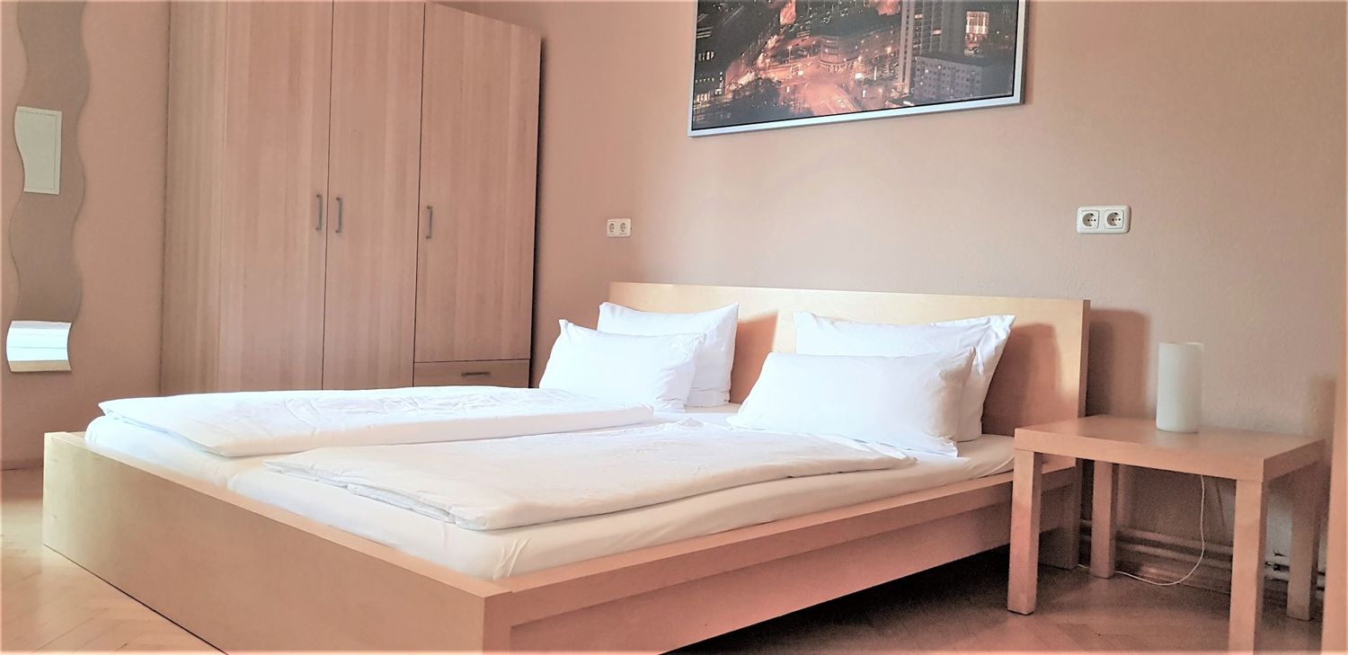 Schlafzimmer 2_Doppelbett.jpg