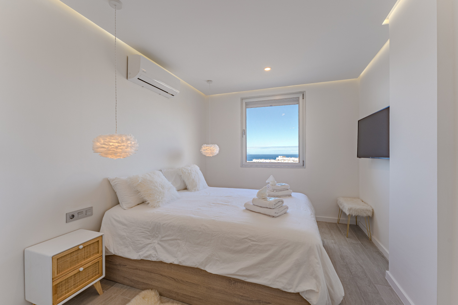 610 Master bedroom.jpg