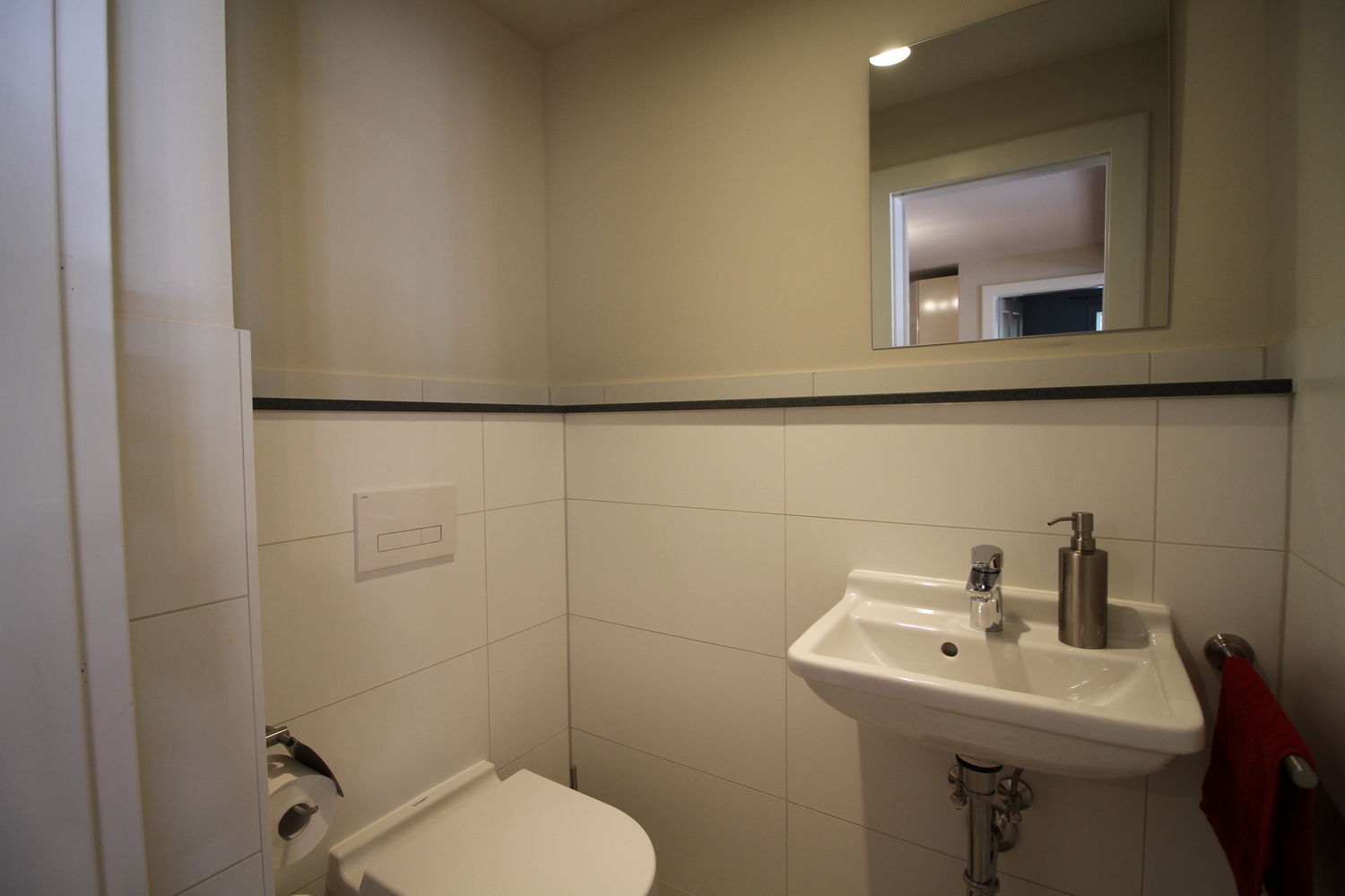 15. Das Bad mit WC 2019_06_17_1184.JPG