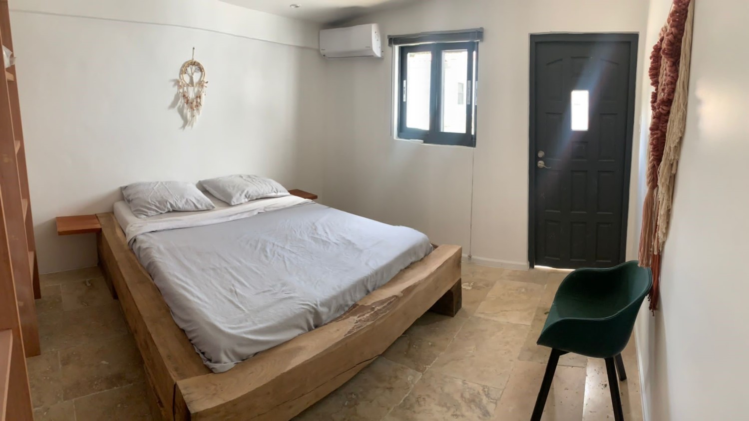 BG slaapkamer achterzijde bij oprit met gedeelde badkamer.jpg