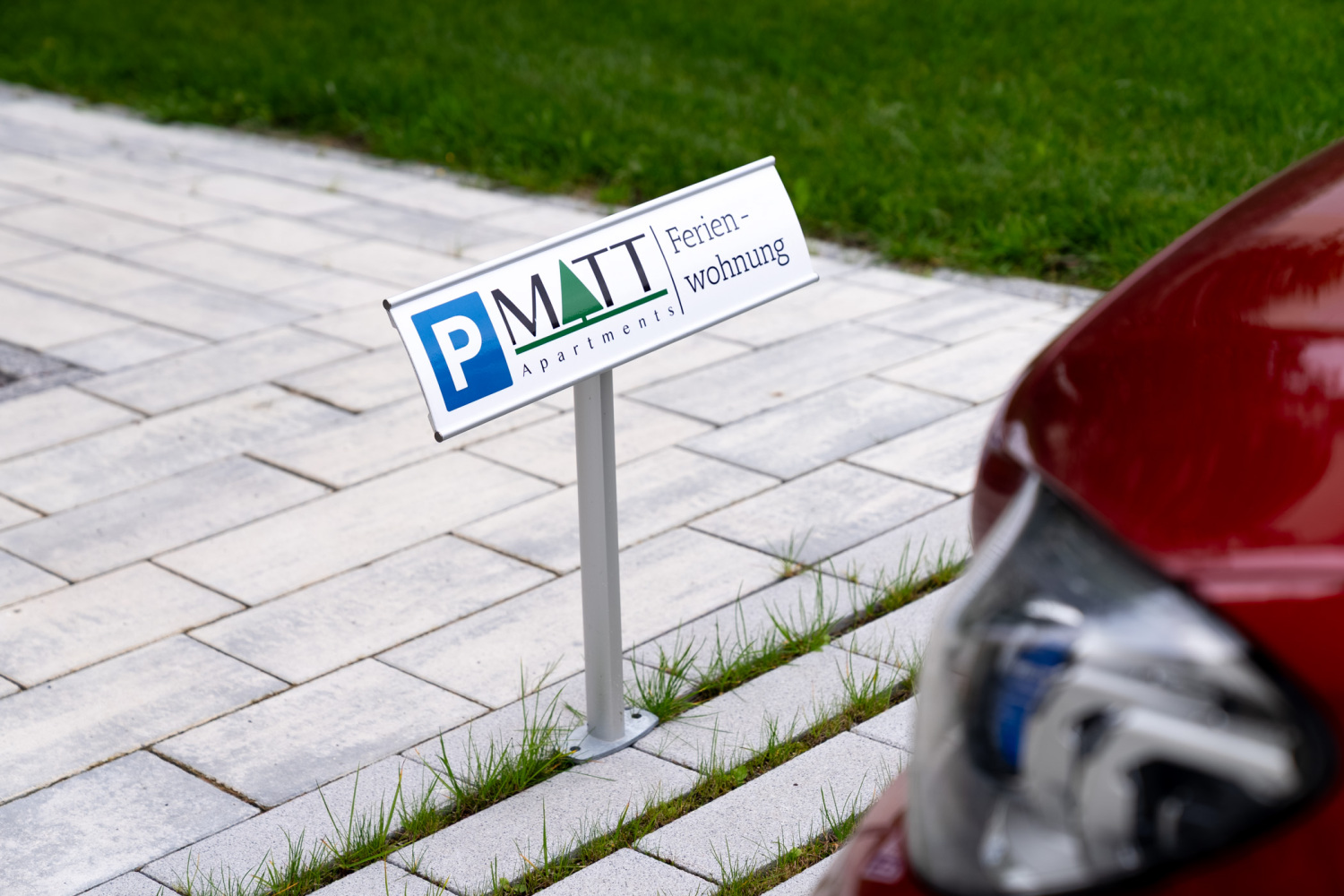 matt-apartments-heppenschwand-parkplatz-ferienwohnung-schild.jpg