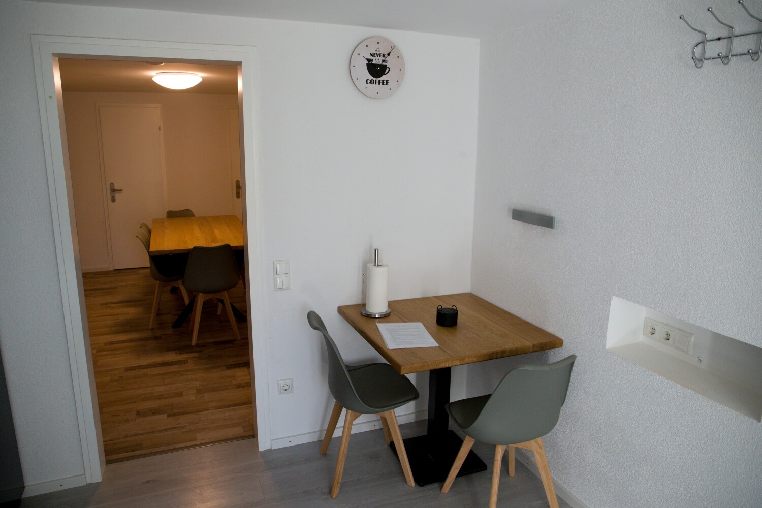 Esstisch Küche WHG 2.jpg