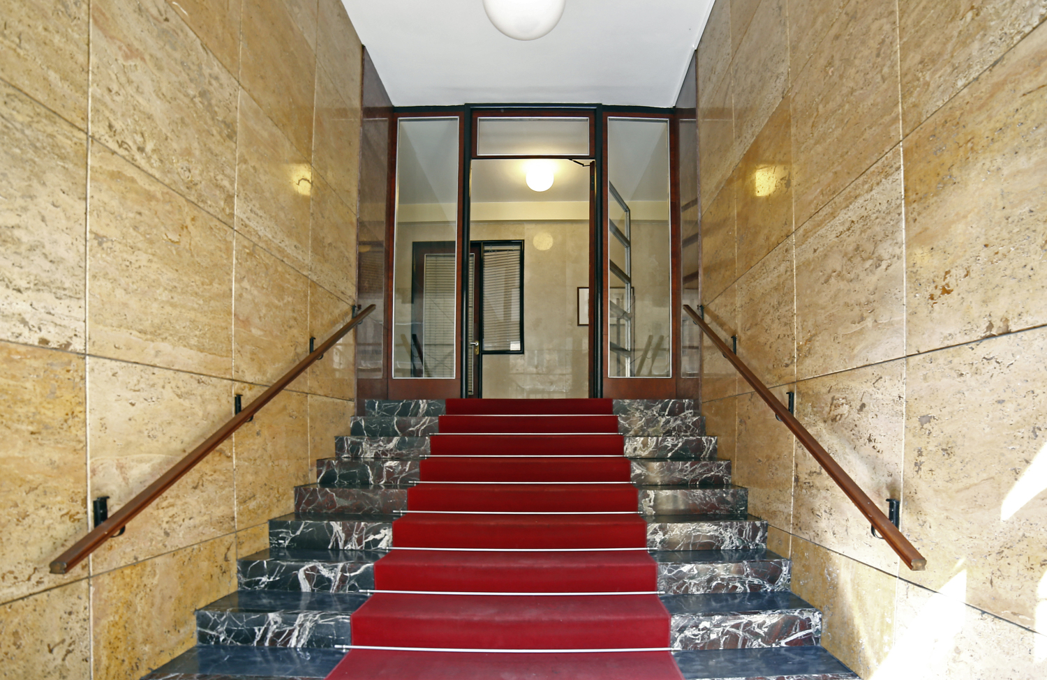 Ingresso palazzo.JPG