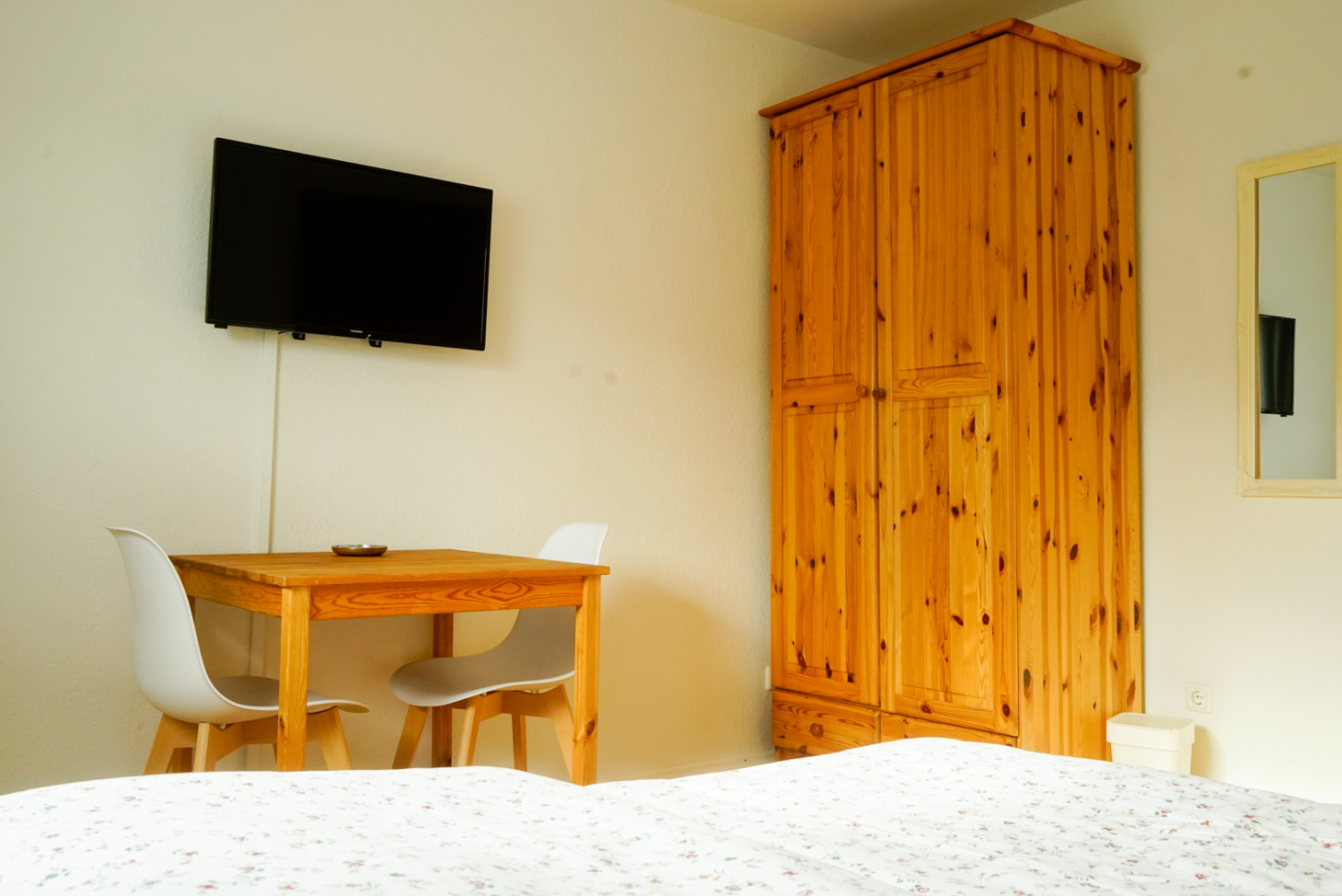 Schlafzimmer DG links.jpg