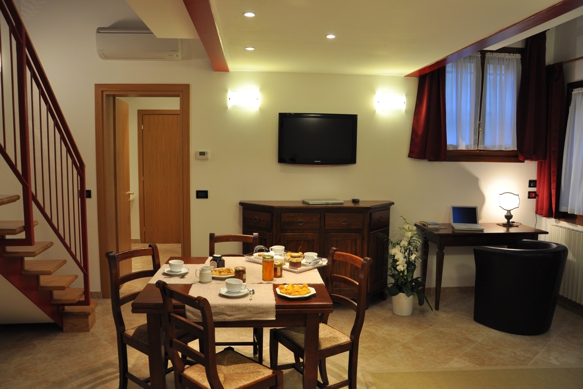 adriabella casa sanboldo appartamento manin 02 interni soggiorno.jpg