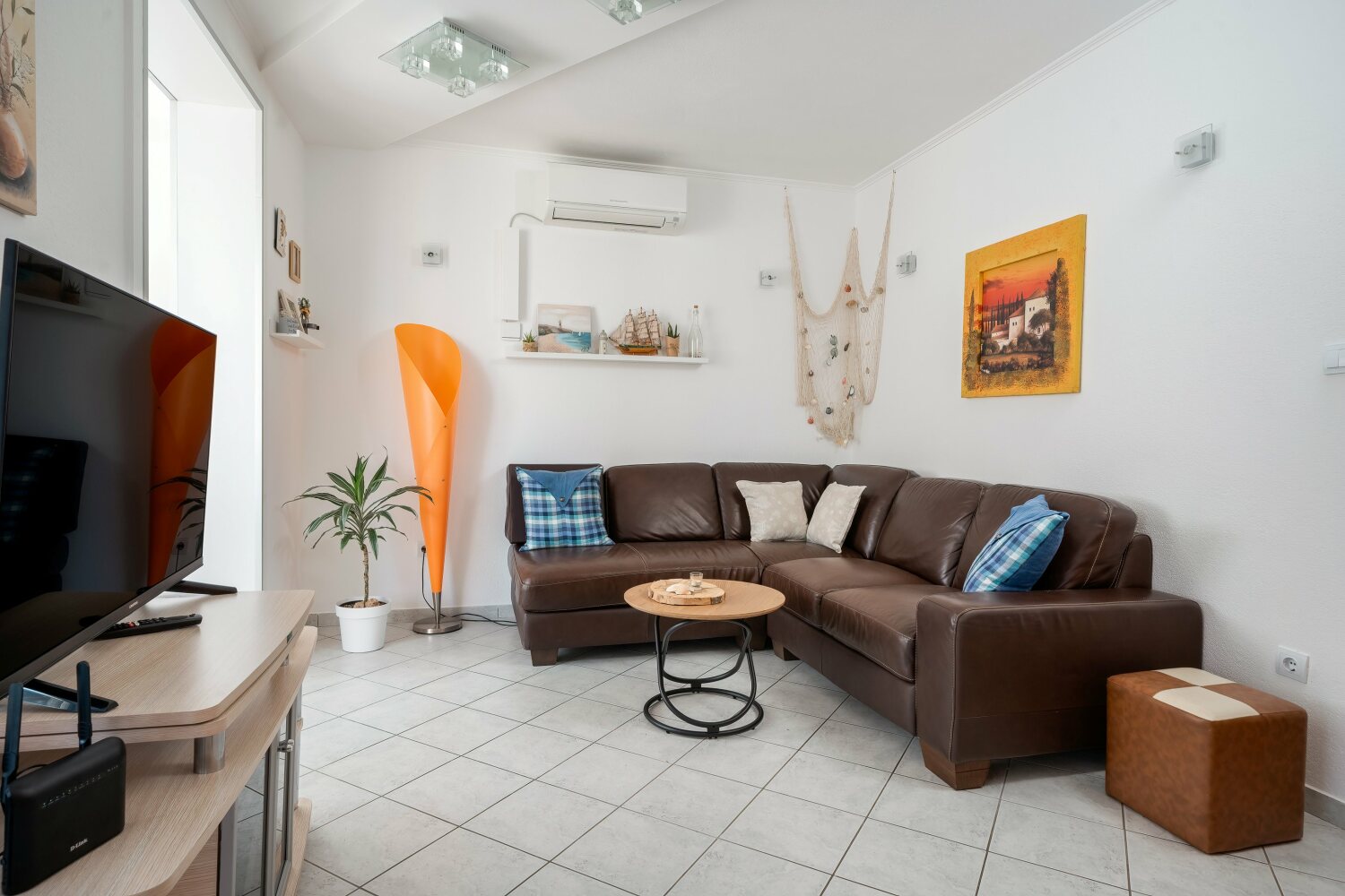 Apartman Okrug Wohnzimmer Blick von Küche  Bild 2 19.05.2025.jpg