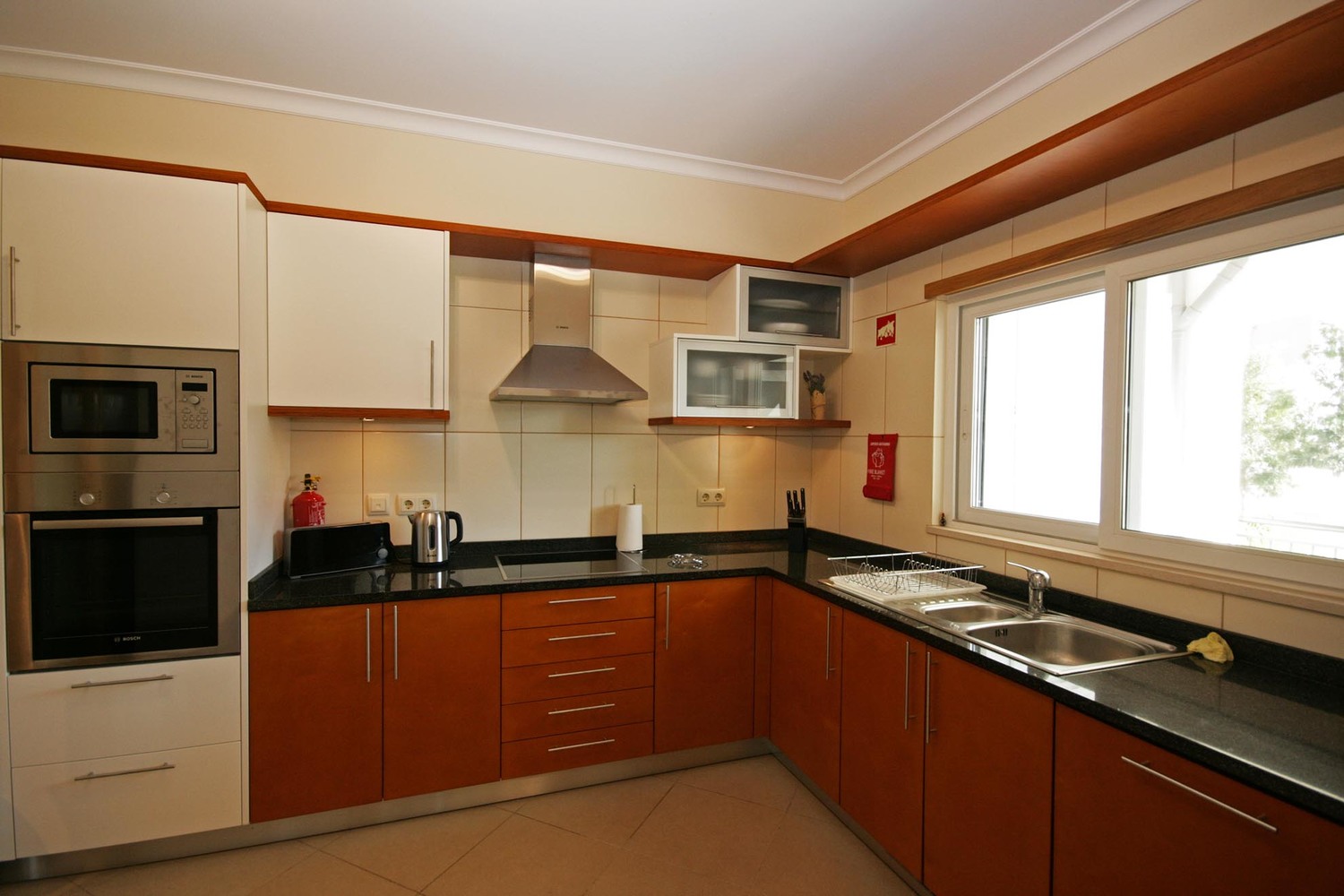 pomar_101_kitchen.jpg