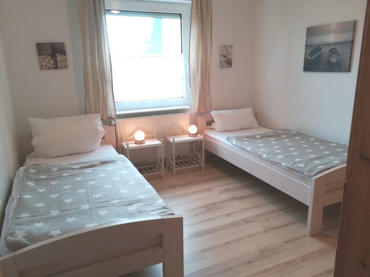 Schlafen 2 mit Kleiderschrank+ Rollläden,Reisebett 70x140,Allergiker.jpg