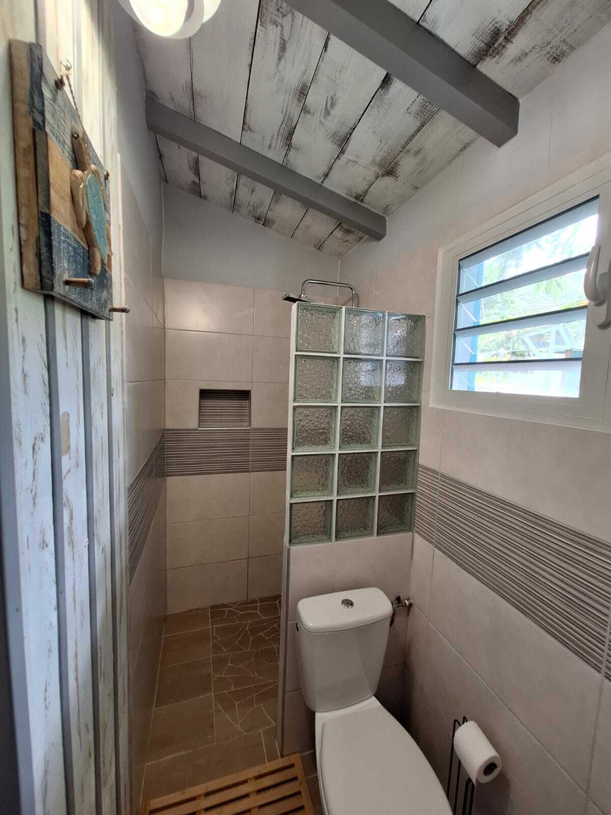 IXORA WC.jpg