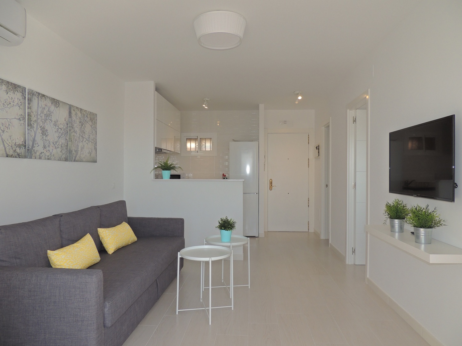 Living Room deco (2)R.jpg