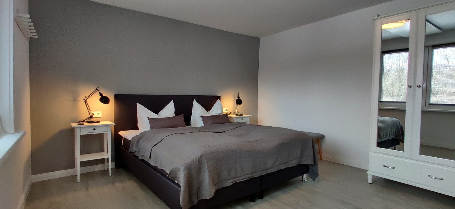 1.OG Schlafzimmer 2.jpg