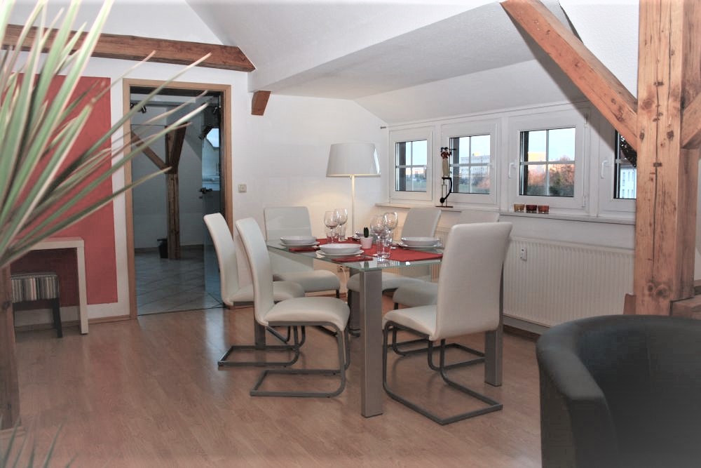 Esszimmer_aus Wohnzimmer.jpg