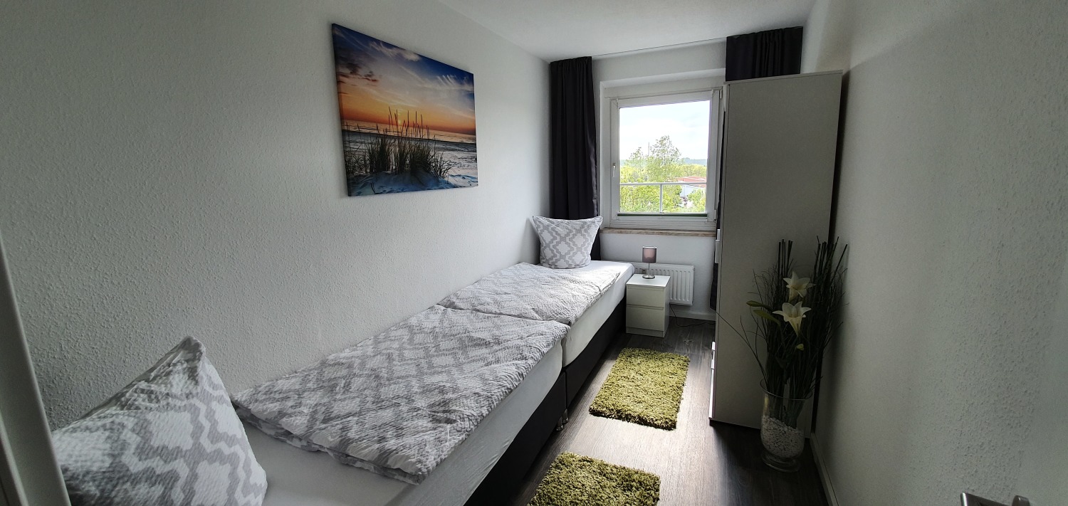 kleines Schlafzimmer.jpg