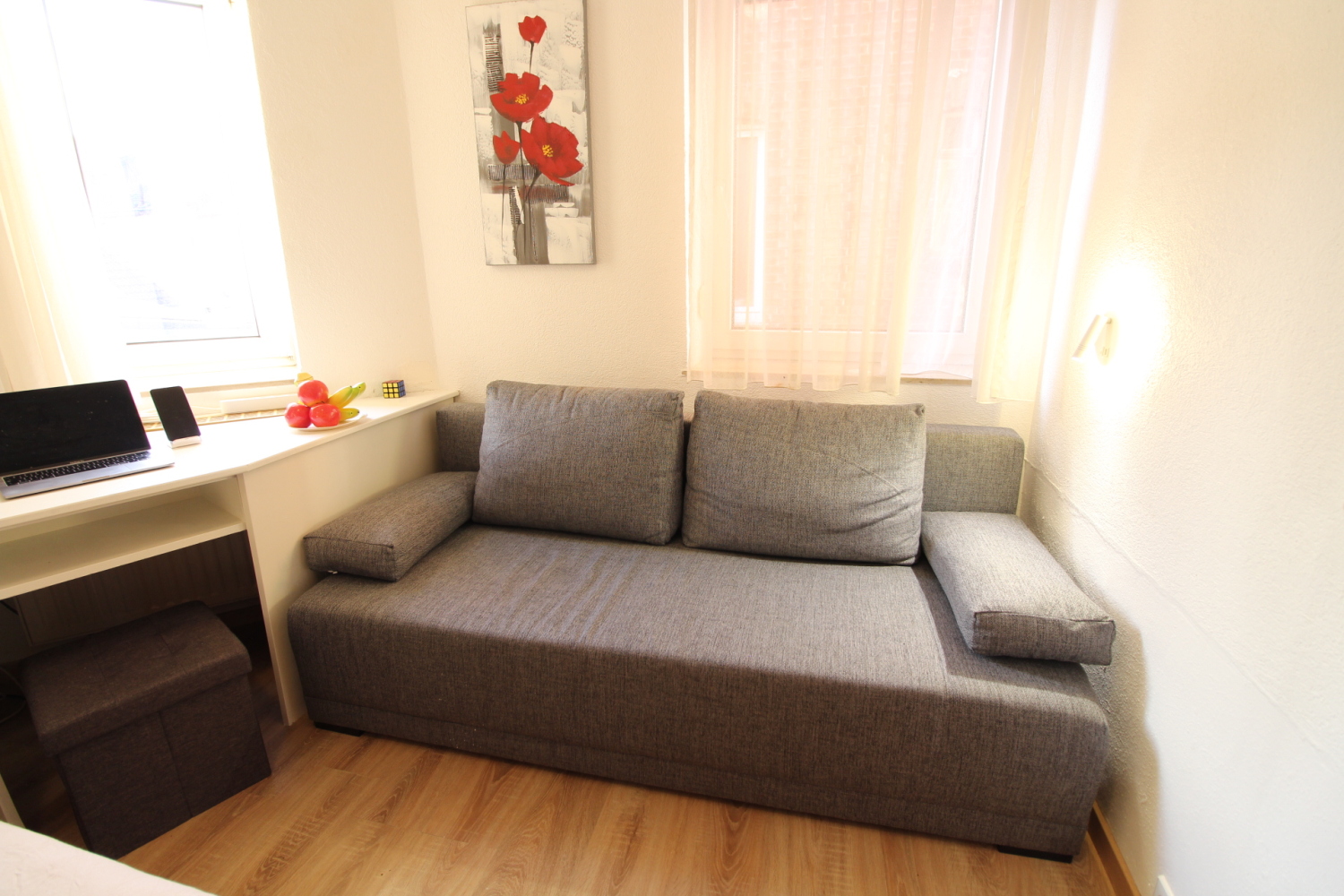 2022-10-26 - 106 - couch.jpg