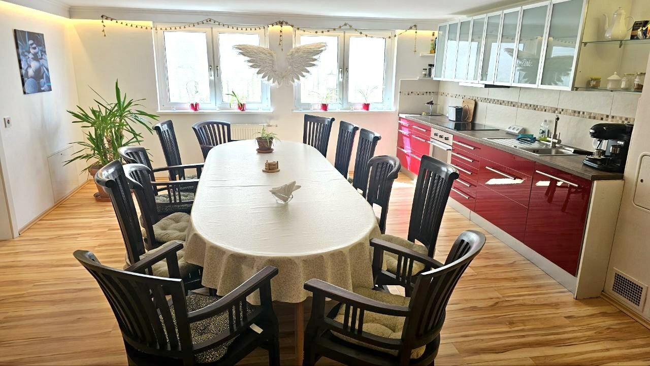 Küche u Esstisch02.jpeg