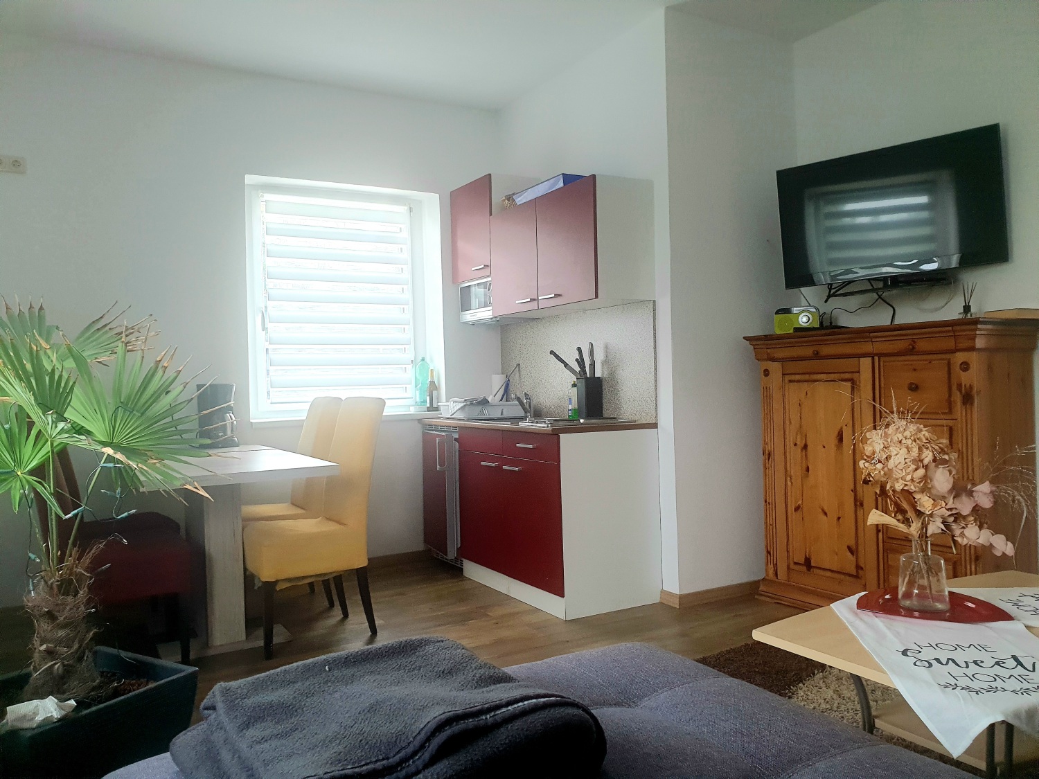 kl. Küchenzeile im Wohnbereich.jpg