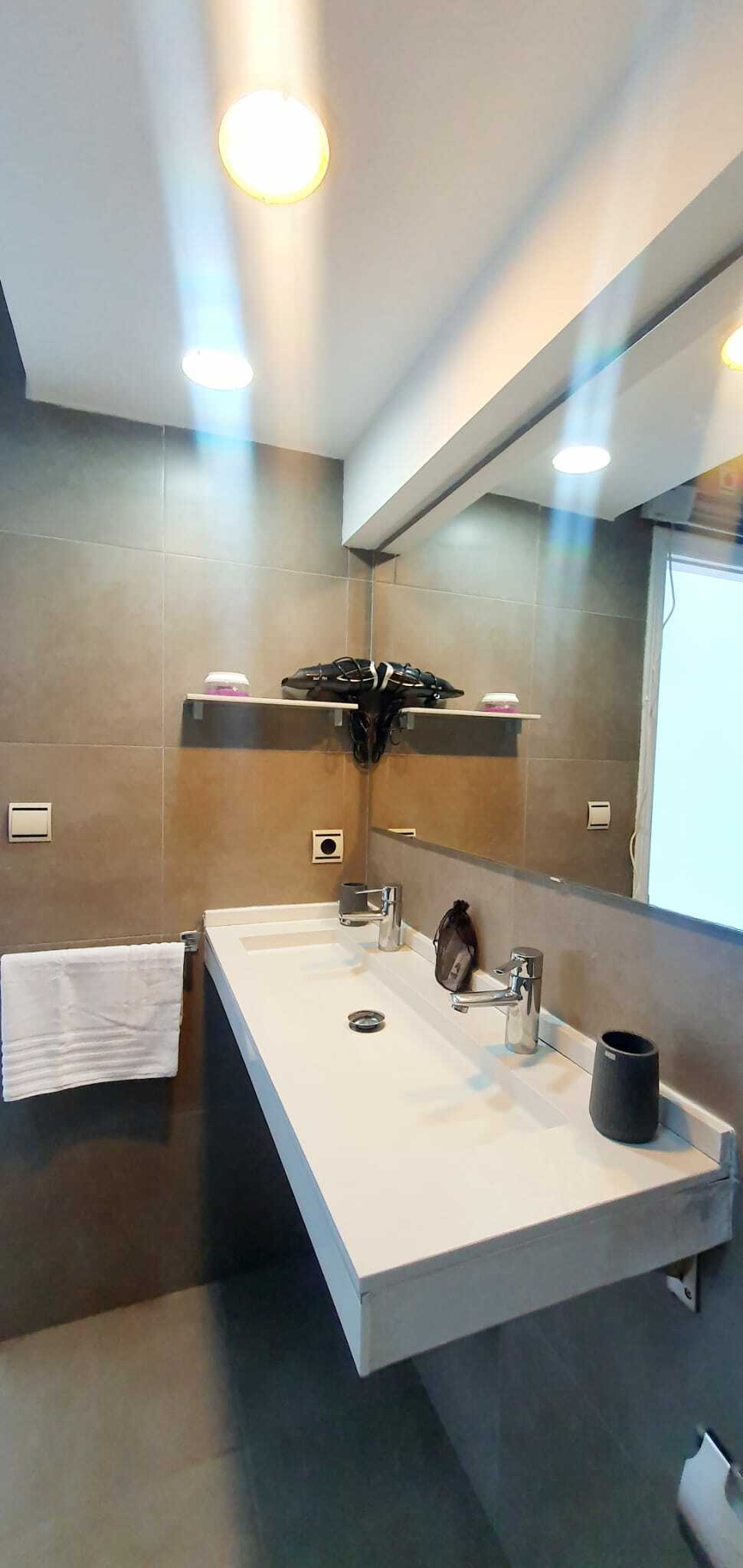 bathroom 2.jpg