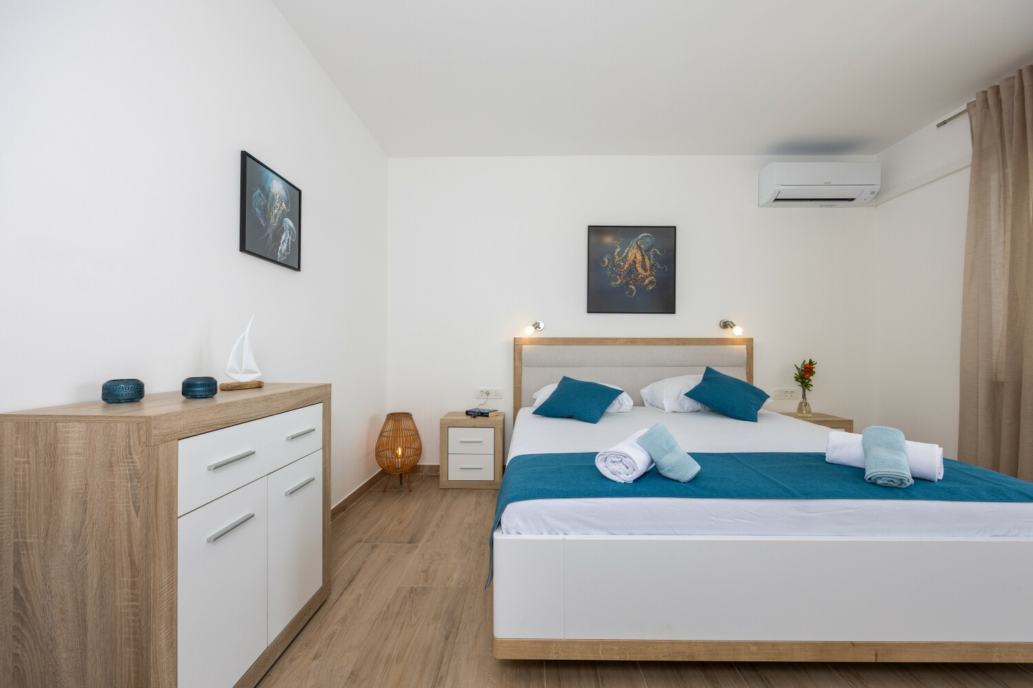 7_a22_bedroom2a - tiny.jpg