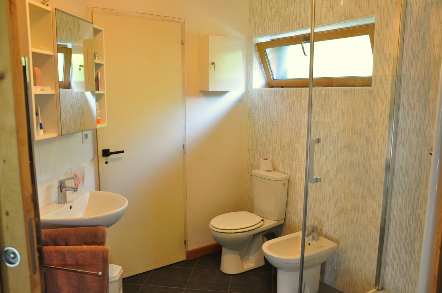 salle d'eau chambre 4.JPG