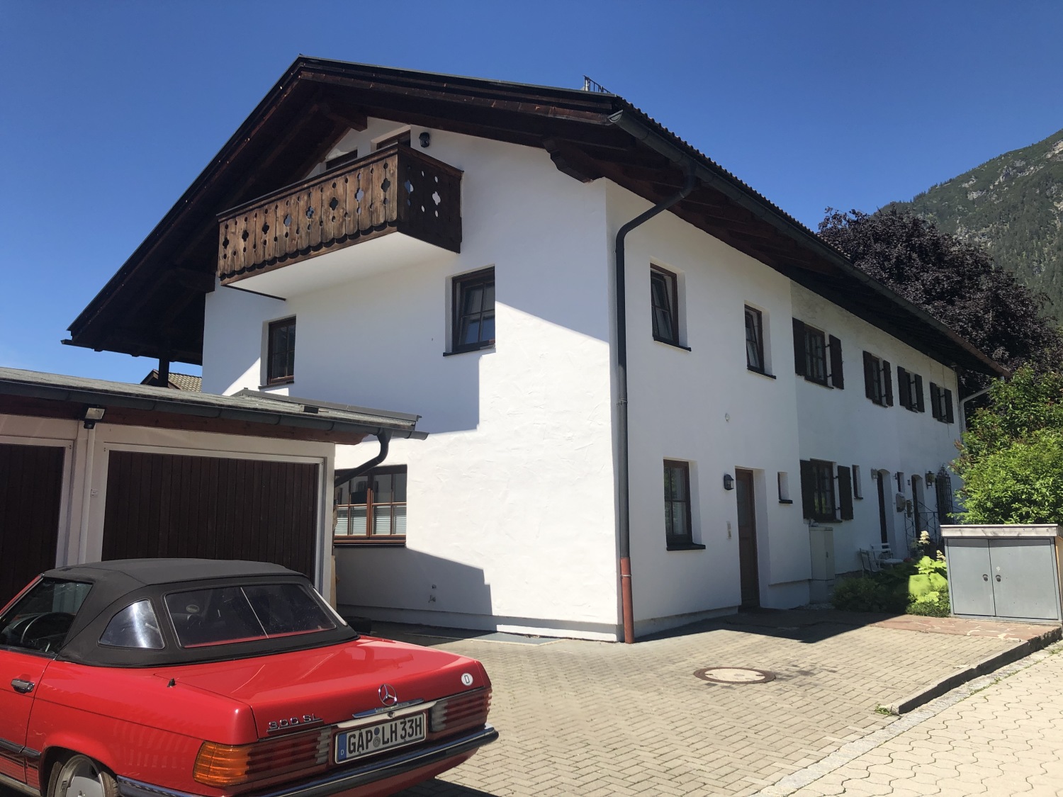 ferienhaus_trenkwalder_garmisch_angelika_ferienhaus_straßenansicht.JPG