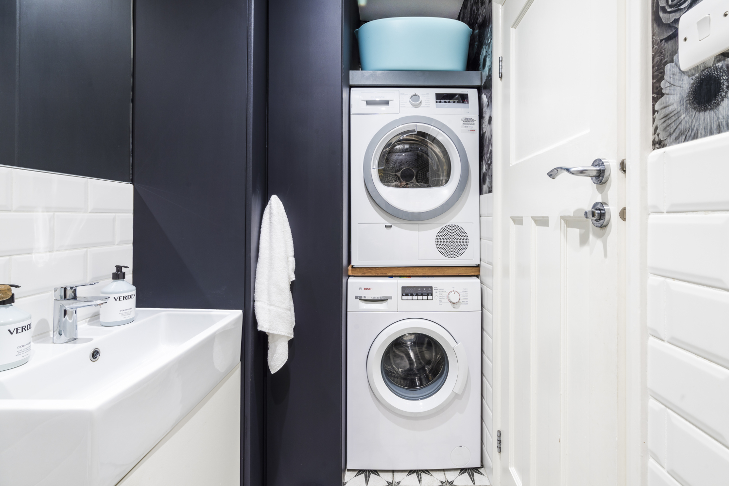 adrianna 7 barn close-111.jpg