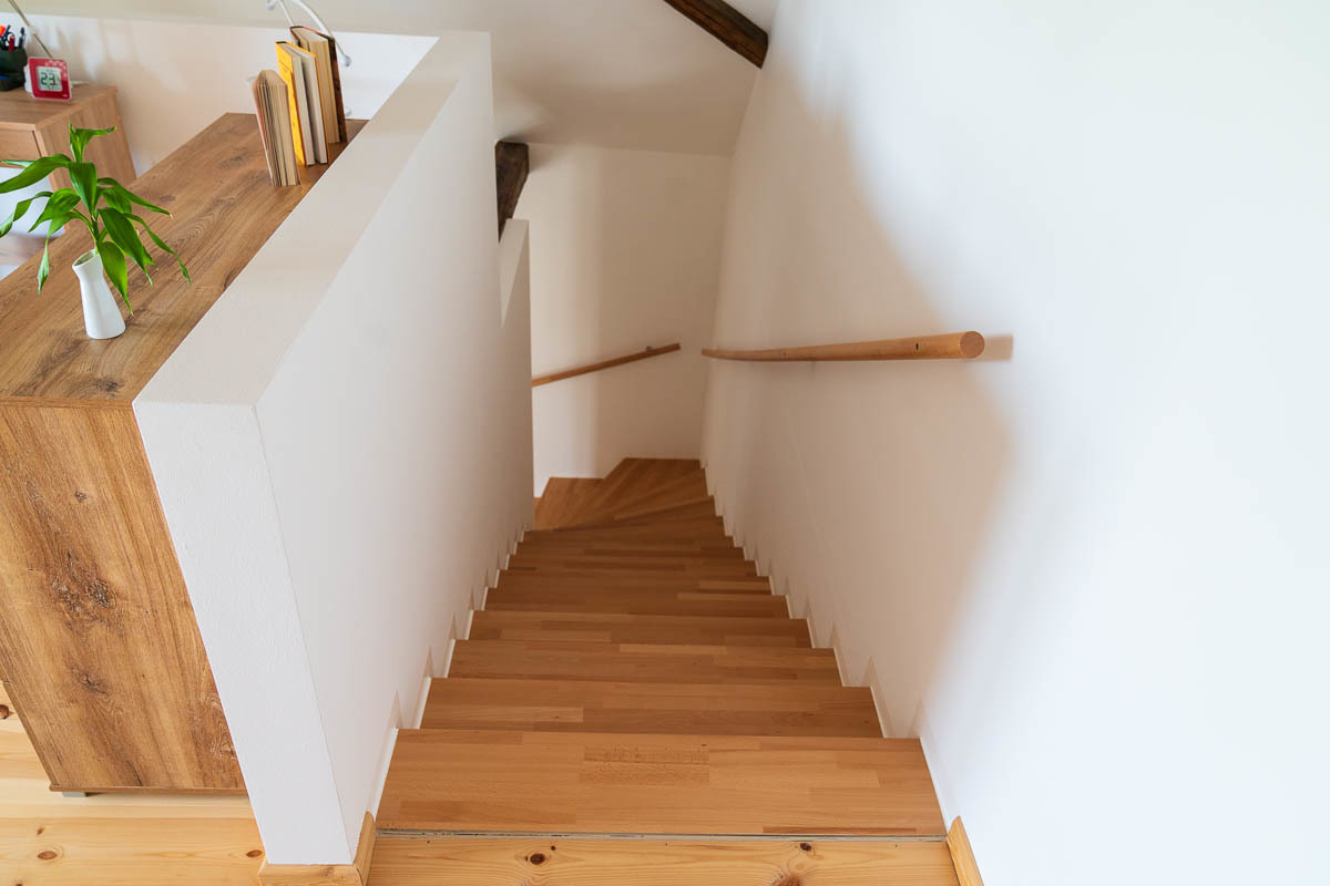 (2)Treppenaufgang zum Schlafzimmer.jpg