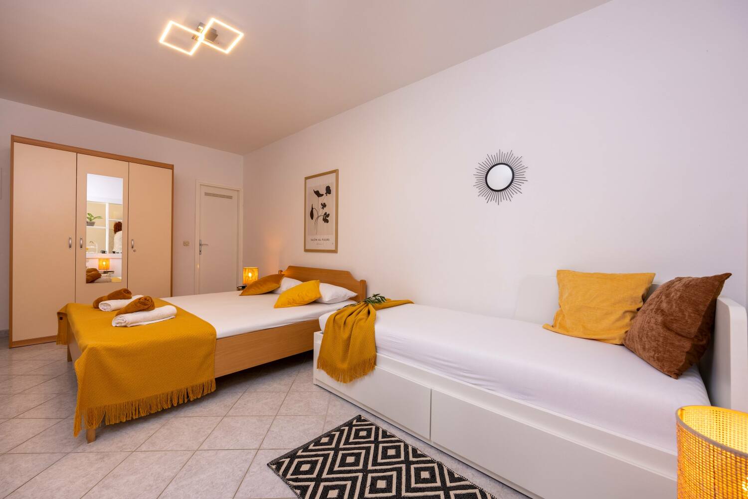 3_a21_bedroom1_8a - tiny800kb.jpg