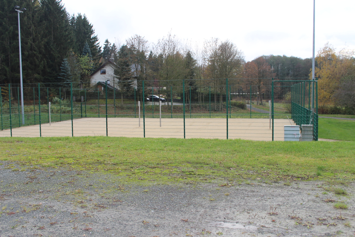 Beachvolleyball mit Grill (2).JPG