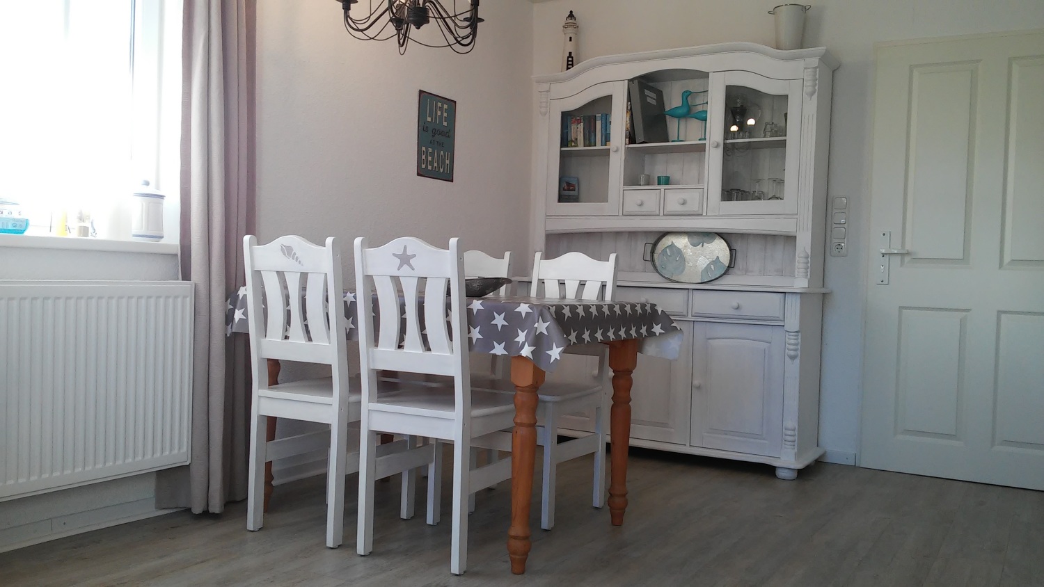 offenes Wohn-Esszimmer hell und freundlich.jpg