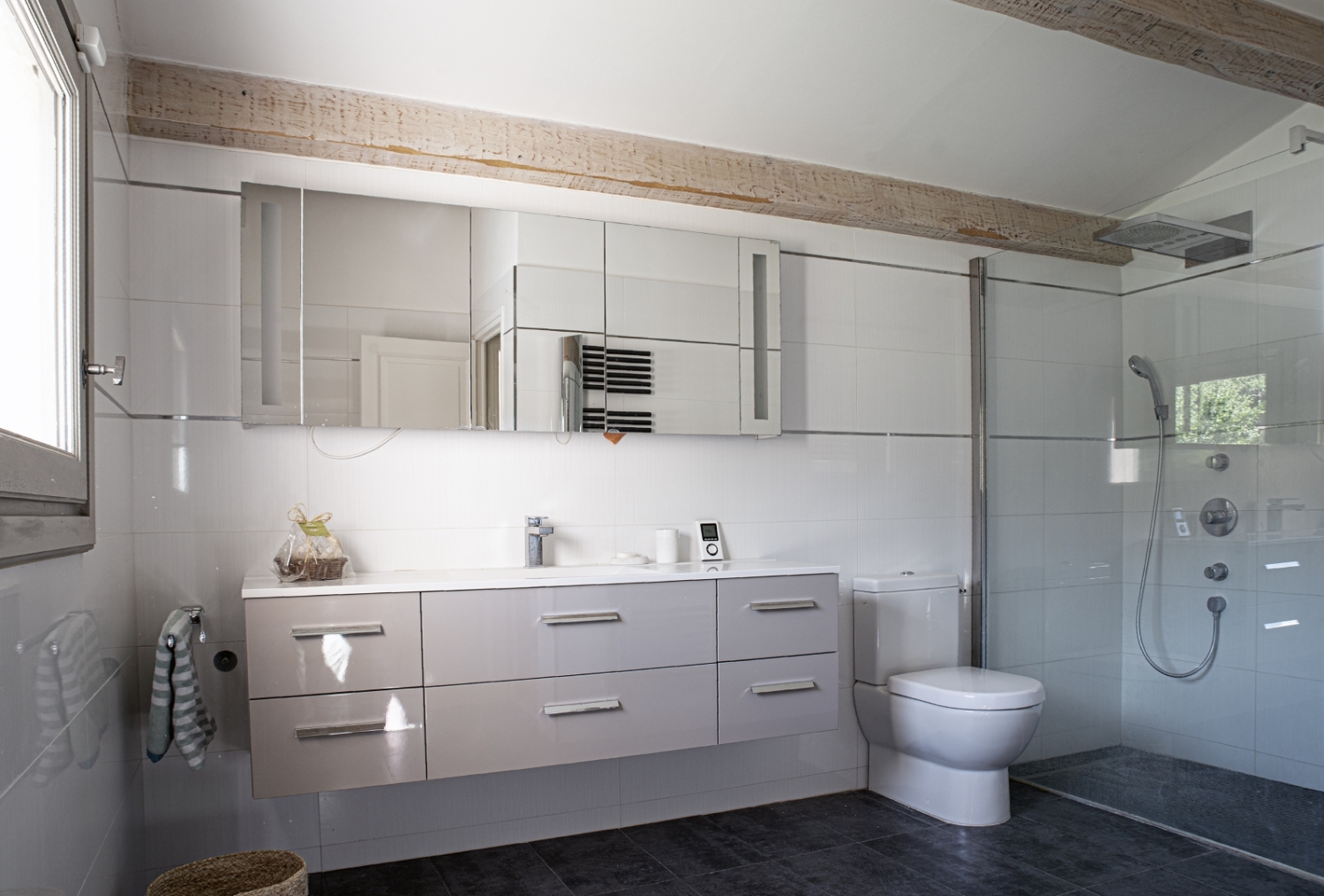 9 CHAMBRE 1 salle de bain.jpg