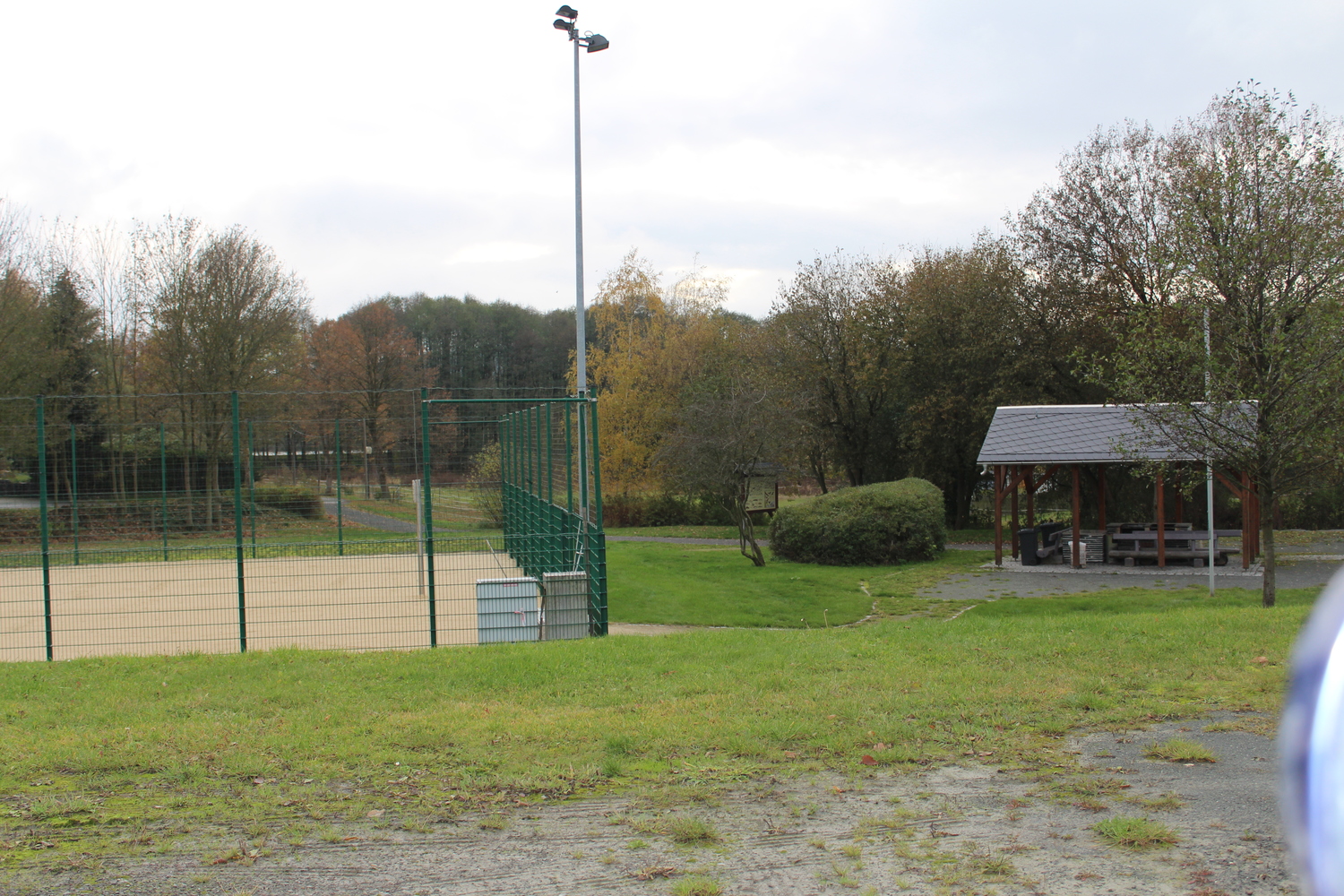 Beachvolleyball mit Grill (1).JPG