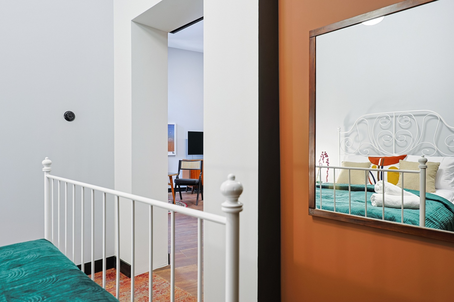 wyjście do salonu z sypialni nr 2.jpg