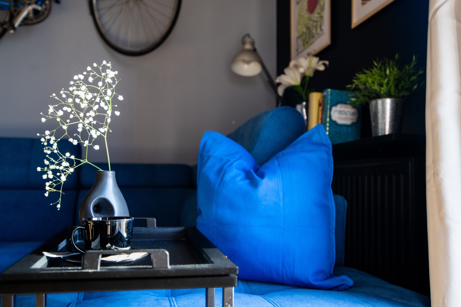 detal salon sofatwój gospodarz łódź booking airbnb.jpg