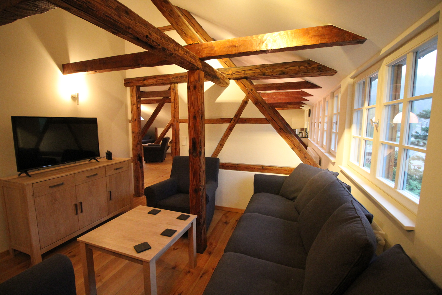 05 Die zweite Sitzecke richtung Wohnzimmer.jpg