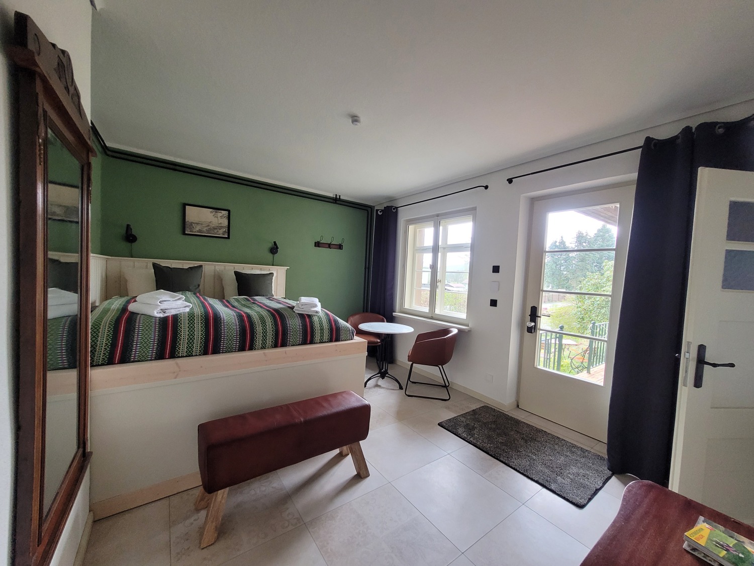 230429_SN_Bett von TV.jpg.jpg