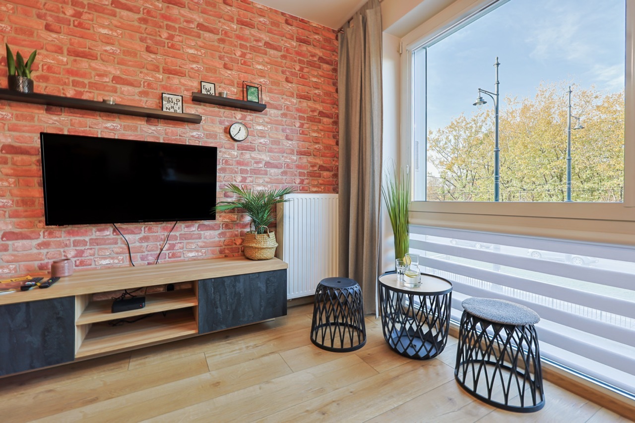 tv i widok  Airbnb Booking twoj gospodarz najemkrótkoterminowy Duży.jpeg