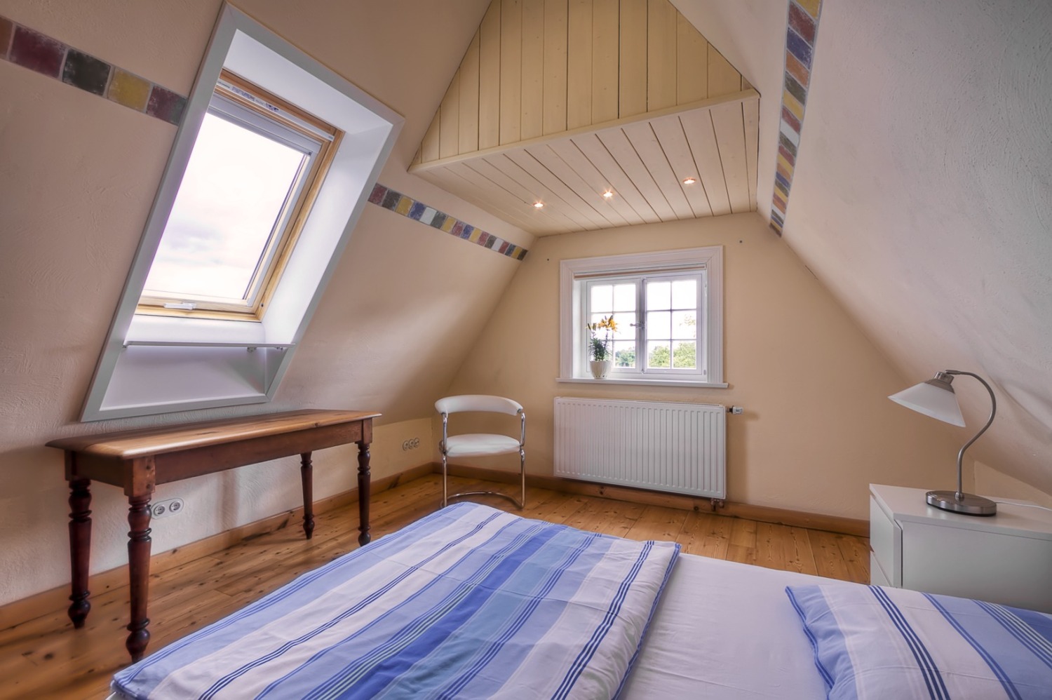 Schlafzimmer Dach Schmiedew.jpg